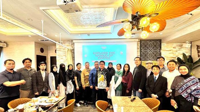 Para owner Restoran Indonesia di Jepang berkumpul sepakat untuk memasyarakatkan kopi Indonesia bersama-sama di negeri Sakura Jepang.