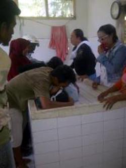Tewas di Rumah Tukang Pijat, Keluarga Sukatimah Mengamuk
