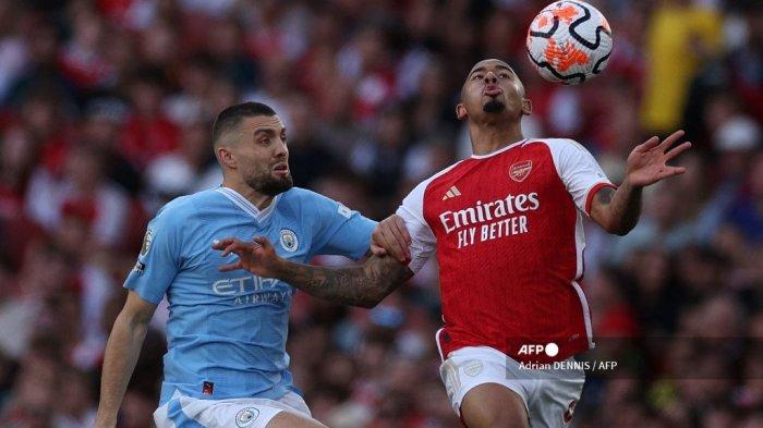 Matteo Kovacic berduel dengan Gabriel Jesus di Stadion Emirates, Minggu (8/10/2023).