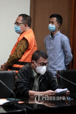Jadi Tersangka KPK, MA Hentikan Sementara Hakim Itong