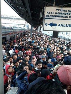 Sempat Alami Gangguan, KRL Tanah Abang-Parung Panjang Sudah Berjalan Normal