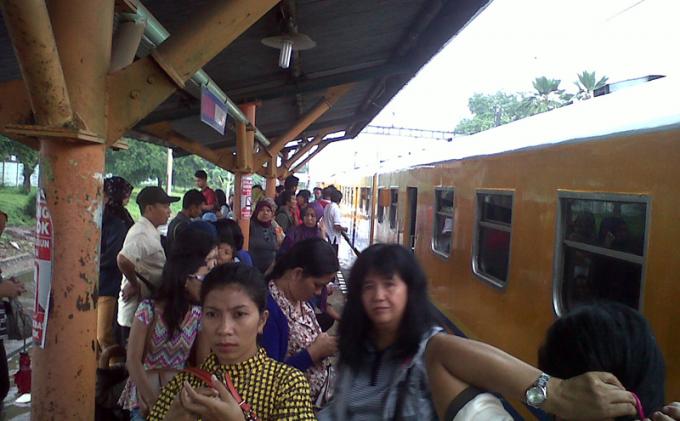 KRL Hanya Bisa Lintasi Satu Jalur Bergantian Imbas Gangguan KA Kalimaya di Pondok Ranji
