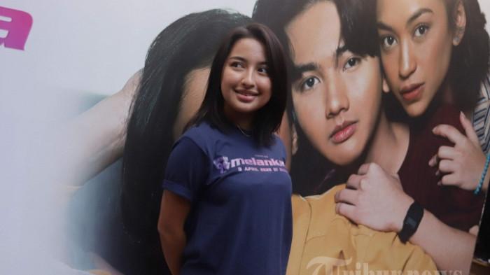 BINTANG FILM - Aktris Jennifer Coppen berpose untuk difoto dalam acara perilisan poster dan trailer film Generasi 90'an Melankolia di Visinema HQ, Cilandak Timur, Jakarta Selatan, Selasa (10/3/2020). (Tribunnews/Herudin)