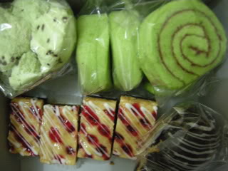 Kue Bolu Pahit Racuni Puluhan Warga