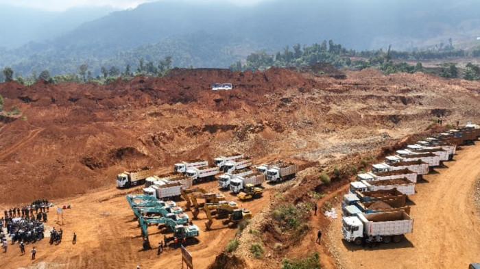 TAMBANG NIKEL - Lahan bekas tambang nikel ilegal di Desa Laroenai, Kecamatan Bungku Pesisir, Kabupaten Morowali, Sulawesi Tengah pada Selasa (4/11/2025).