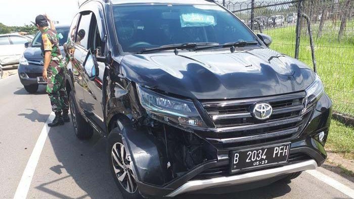 All New Rush dan Kijang Innova Tubrukan di Jalan Perimeter Utara Bandara Soekarno-Hatta
