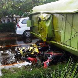Dua Pengendara Motor Tertimpa Truk Tanki CPO
