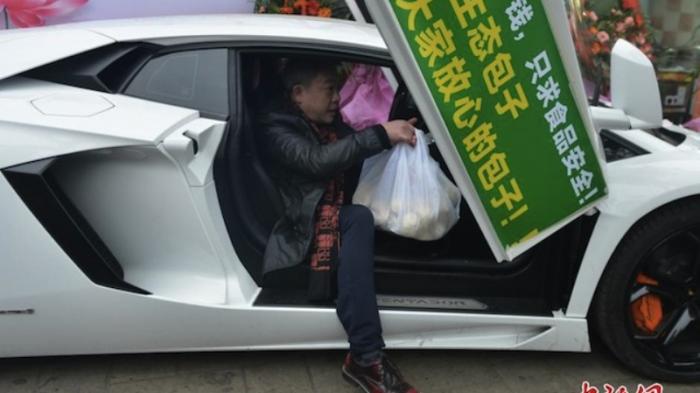 Pesan Antar Roti di Toko Ini, Bakal Diantar Pakai Lamborghini