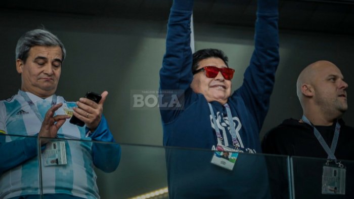 Diego Maradona Meminta Maaf kepada FIFA dan Presidennya