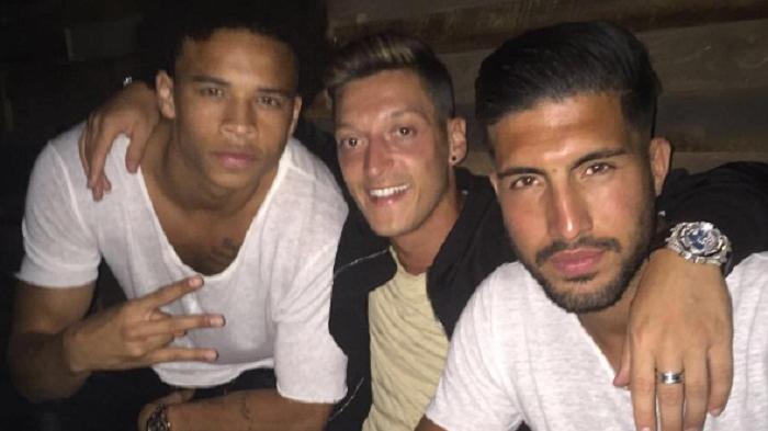 Mesut Oezil Bantu Leroy Sane Pindah ke Manchester City