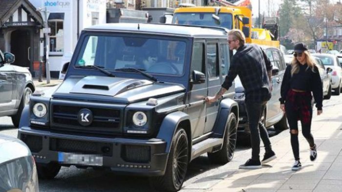 Loris Karius waktu Luang dengan Mengendarari Mercedes Bersama Pacar
