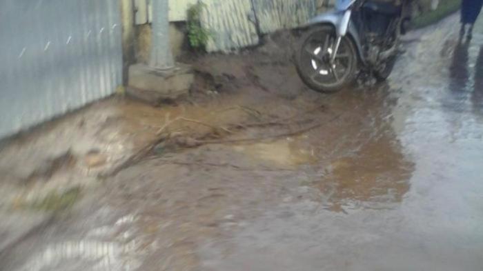 Usai Banjir Bandang, Rumah Warga Majalaya Penuh Lumpur
