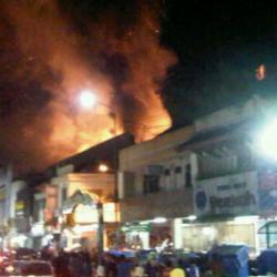 Pertokoan Jalan Mailoboro Yogyakarta Terbakar