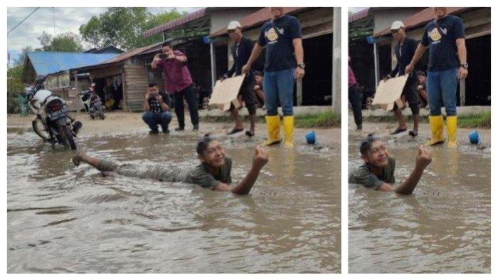Warga Desa Silo Baru Mandi Lumpur Bahkan Cuci Motor di Lokasi Jalan Rusak Layaknya Kubangan Sapi