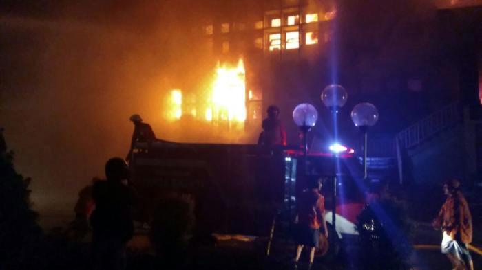 Petugas Jaga Panik, Markas Polisi Militer Kodam XII/Tanjungpura Terbakar
