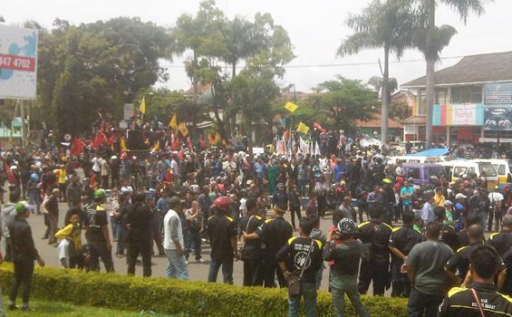 Hanya Anggota Dewan dan Wartawan Boleh Masuk Ruang Sidang
