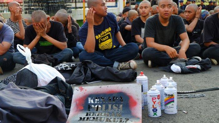619 Orang Berpakaian Hitam-hitam Diamankan di Mako Brimob Polda Jabar Lalu Digunduli