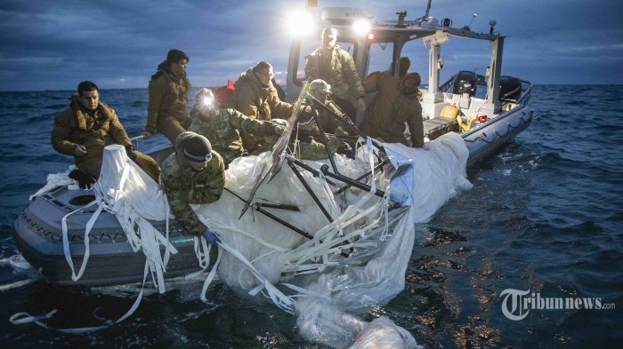 Dua Pasukan AL AS yang Hilang Tak Berkaitan dengan Serangan ke Yaman, Jatuh ke Air karena Terpeleset