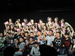 Pertunjukan Theater JKT48 Dipenuhi Ratusan Konsumen Alfamidi