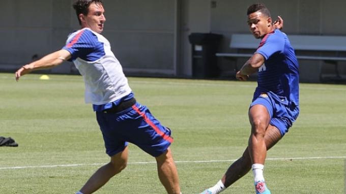 Depay Jawab Kritik Blind