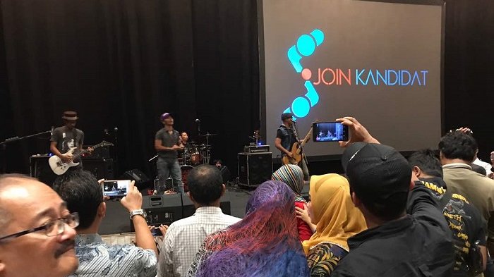 Begini Ceritanya Ketika Menaker Ingin Menjadi Office Boy - menaker-hanif-dhakiri-dan-slank_20170511_141751.jpg