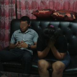 Kepergok Indehoy, Pasangan Ini Dihukum Adat Cuci Kampung