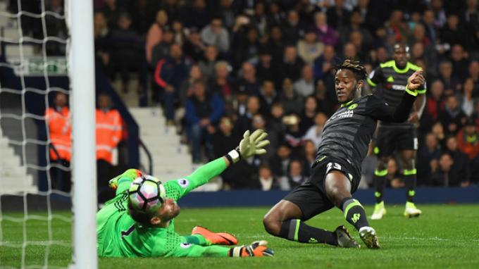 West Bromwich Albion vs Chelsea: Michy Batshuayi Bawa Chelsea Juara
