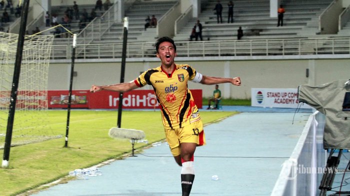 Bayu Pradana, ketika mengkapteni Mitra Kukar musim lalu.