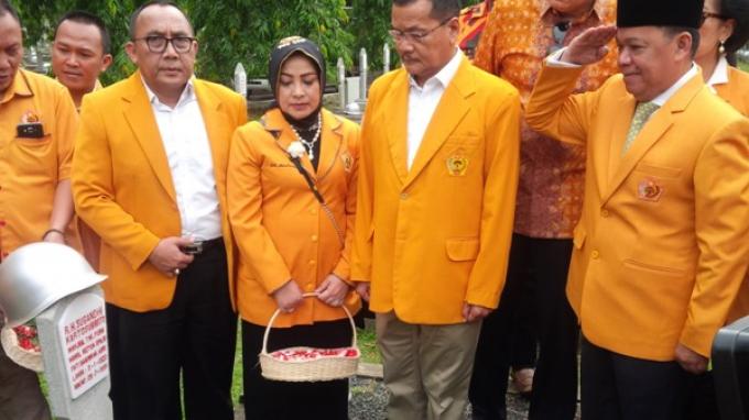 Peringati HUT ke-58, MKGR Gelar Upacara Hingga Tabur Bunga di TMP Kalibata