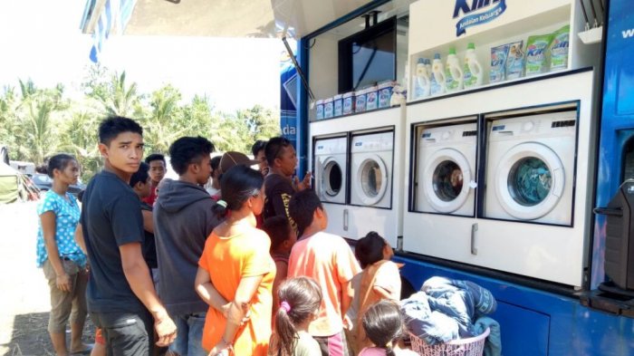 Mobil Cuci SoKlin di Empat Lokasi Pengungsian