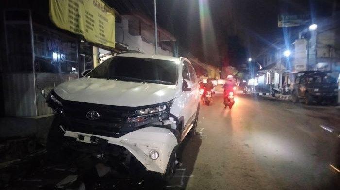 Mobil Dinas Ketua KPU Kuningan Kecelakan di Jalan Sudirman, 2 Pengendara Motor Dirawat di RS
