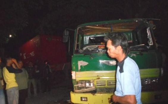 Motor Tabrak Kontainer, Dua Warga Tewas