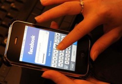 Facebook Mobile Bikin Anak-anak Jadi Kecanduan Internet