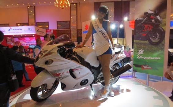 Ini Pin BBM Model Cantik di Booth Suzuki