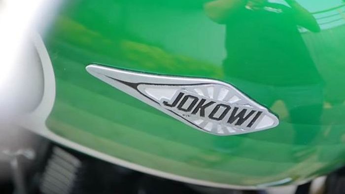 Banderol Emblem Tangki Motor Bertuliskan 'Jokowi' Mulai Rp 250 Ribuan