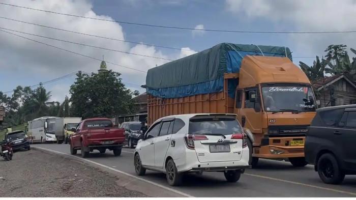 mudik macet hingga 18 jam di Jalur Lintas Timur Palembang–Jambi.