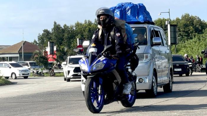 PEMUDIK SUMATERA - Pemudik roda dua saat keluar dari area Pelabuhan Bakauheni, Lampung Selatan, Minggu (15/3/2026) pukul 08.00 WIB. 
(TRIBUNNEWS/Alfarizy)