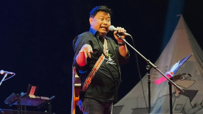 MENINGGAL - Kabar duka datang dari panggung hiburan Indonesia, musisi hingga pelawak Mudy Taylor dikabarkan meninggal dunia.