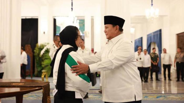 NANIK S DEYANG MUNDUR - Nanik S Deyang mundur dari jabatannya sebagai Kepala BGN.Nanik menyebut masalah kesehatan menjadi penyebab dirinya mundur . Ia sakit jantung.