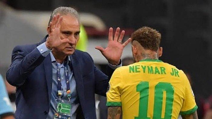 Neymar Jr dan Tite, pelatih Timnas Brasil yang kini mundur pasca gagal angkat trofi Piala Dunia 2022