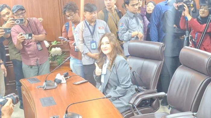 SIDANG MKD DPR - Anggota DPR RI nonaktif Fraksi Partai Nasdem, Nafa Urbach, menghadiri sidang putusan di Mahkamah Kehormatan Dewan (MKD) DPR RI, di kompleks parlemen, Senayan, Jakarta, Rabu (5/11/2025).