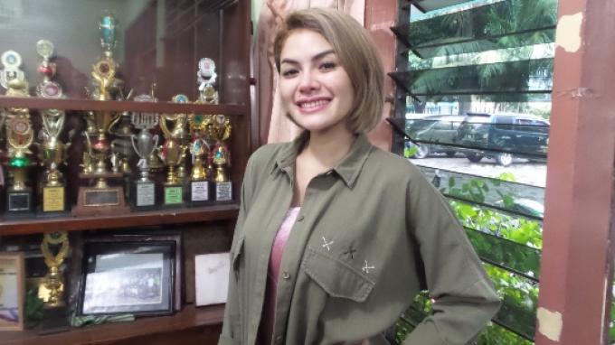 Nikita Mirzani Lepas Bra di Kolam Renang, Netizen Panik