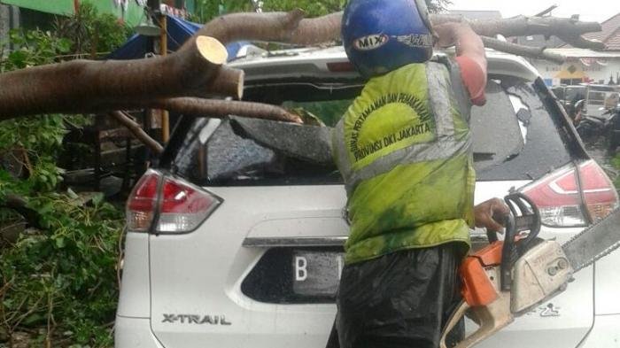 Mobilnya Diamuk Ojek Online, Pengemudi Nissan X-Trail Shock Berat