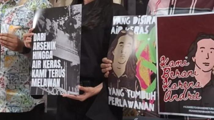 TEROR KE AKTIVIS - Tim kuasa hukum aktivis KontraS korban penyiraman air keras oleh orang tak dikenal, Andrie Yunus, dari Tim Advokasi Untuk Demokrasi dan perwakilan KontraS saat konferensi pers di kantor YLBHI Jakarta Pusat pada Senin (16/3/2026).