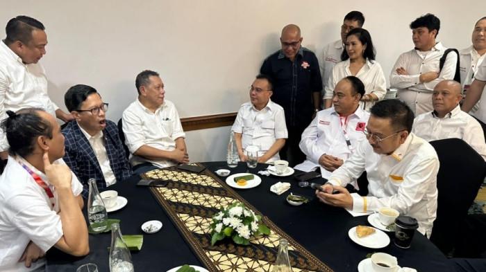 nya bersamaan dengan pernyataan Budi A f