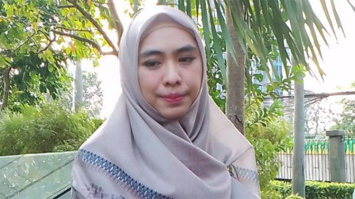 Kepergian Ayahnya Sisakan Trauma, Oki Setiana Dewi Takut Kehilangan Ibu Saat Koma di Mekkah