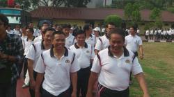 Cegah Stress, Anang Ajak Anggotanya Jalan Santai di Lapang Bhayangkara