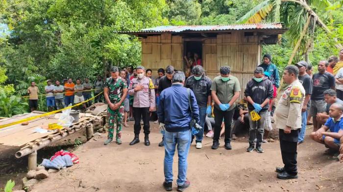 ANAK SD AKHIRI HIDUP - Penyidik Polres Ngada olah TKP temuan jasad siswa SD di pohon cengkeh, Ngada, NTT, Kamis (29/01/2026). Sepucuk surat terakhir korban untuk ibunda, di TKP, menyentuh hati warga dan membuka luka pendidikan.