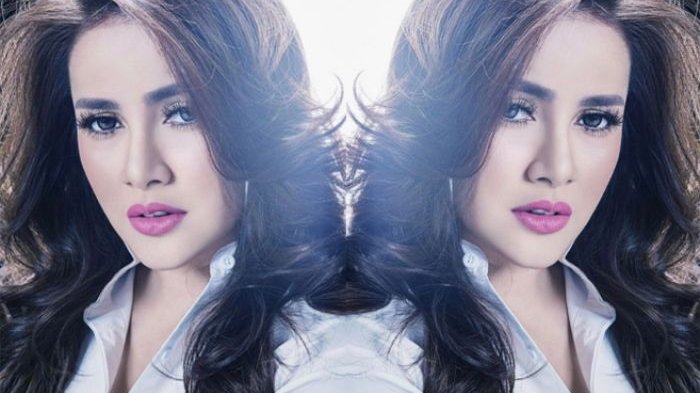 Ternyata Olla Ramlan Gunakan Alat Bantu Dengar, Ini yang Sebenarnya Terjadi