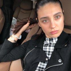 Inilah Ozlem Ada, Model Cantik yang Buat Pemain Barcelona Terancam Penjara 12 Tahun Usai Menggodanya
